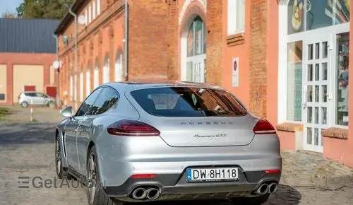 PORSCHE Panamera 