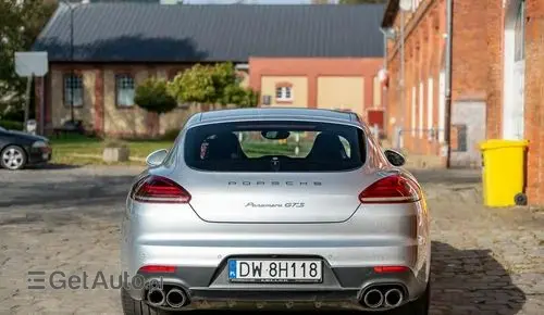 PORSCHE Panamera 