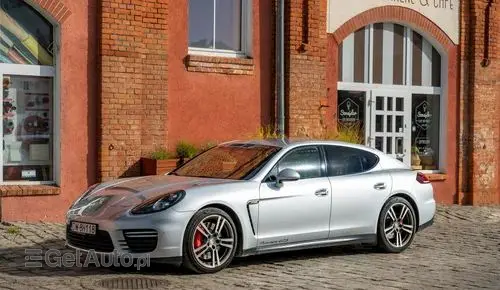 PORSCHE Panamera 