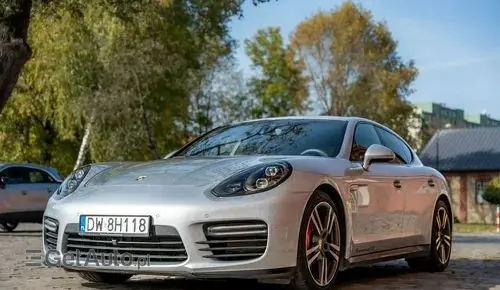 PORSCHE Panamera 
