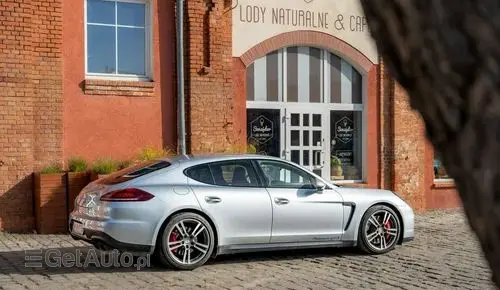 PORSCHE Panamera 