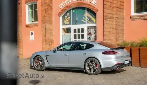 PORSCHE Panamera 