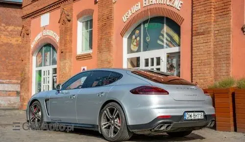 PORSCHE Panamera 