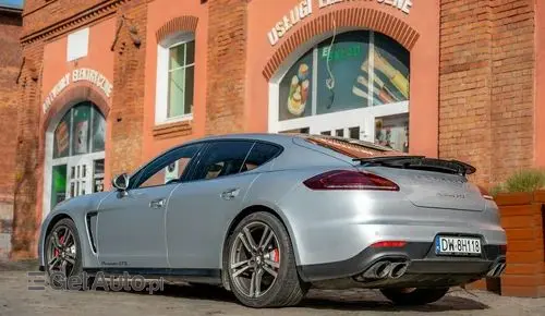 PORSCHE Panamera 