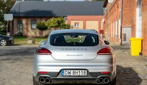 PORSCHE Panamera 