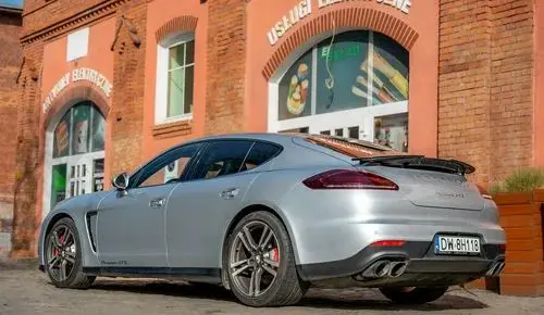 PORSCHE Panamera 