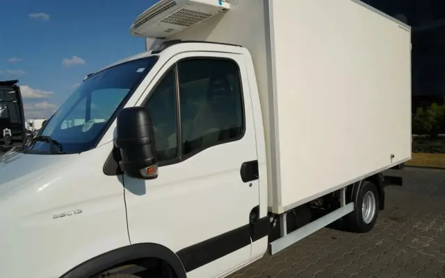 IVECO DAILY 35-130 / CHŁODNIA / AGREGAT THERMO KING / WINDA DHOLLANDIA / AUTOMAT / SPROWADZONY 