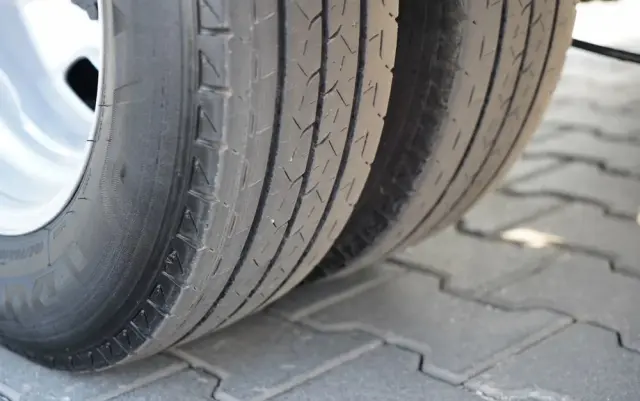 IVECO DAILY 35-130 / CHŁODNIA / AGREGAT THERMO KING / WINDA DHOLLANDIA / AUTOMAT / SPROWADZONY 