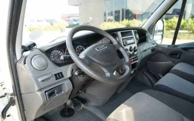 IVECO DAILY 35-130 / CHŁODNIA / AGREGAT THERMO KING / WINDA DHOLLANDIA / AUTOMAT / SPROWADZONY 