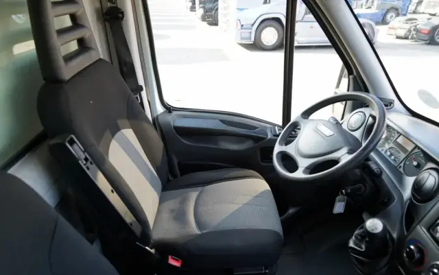 IVECO DAILY 35-130 / CHŁODNIA / AGREGAT THERMO KING / WINDA DHOLLANDIA / AUTOMAT / SPROWADZONY 