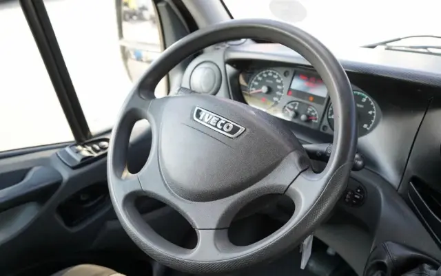 IVECO DAILY 35-130 / CHŁODNIA / AGREGAT THERMO KING / WINDA DHOLLANDIA / AUTOMAT / SPROWADZONY 