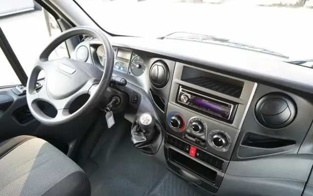 IVECO DAILY 35-130 / CHŁODNIA / AGREGAT THERMO KING / WINDA DHOLLANDIA / AUTOMAT / SPROWADZONY 