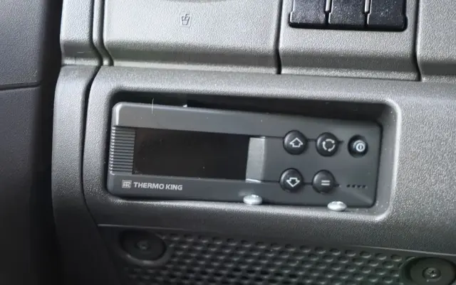 IVECO DAILY 35-130 / CHŁODNIA / AGREGAT THERMO KING / WINDA DHOLLANDIA / AUTOMAT / SPROWADZONY 