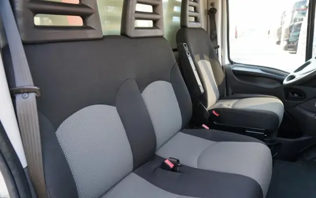 IVECO DAILY 35-130 / CHŁODNIA / AGREGAT THERMO KING / WINDA DHOLLANDIA / AUTOMAT / SPROWADZONY 