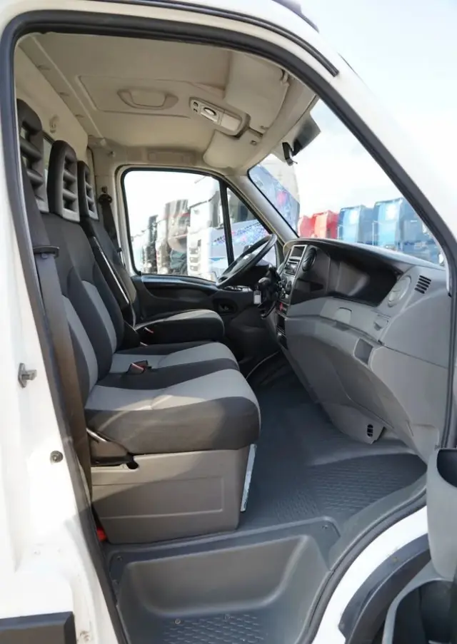 IVECO DAILY 35-130 / CHŁODNIA / AGREGAT THERMO KING / WINDA DHOLLANDIA / AUTOMAT / SPROWADZONY 