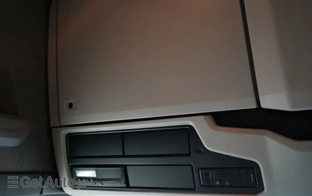 SCANIA R 650 / V8 / 6x4 / HYDRAULIKA /  DMC: 100.000 KG / I-PARK COOL / 3 OSIOWY CIĄGNIK SIODŁOWY / OPONY 100% 