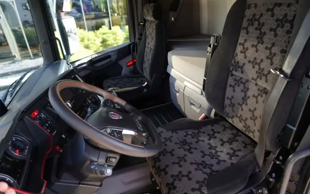 SCANIA R 650 / V8 / 6x4 / HYDRAULIKA /  DMC: 100.000 KG / I-PARK COOL / 3 OSIOWY CIĄGNIK SIODŁOWY / OPONY 100% 