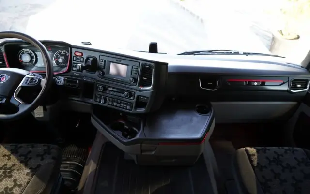 SCANIA R 650 / V8 / 6x4 / HYDRAULIKA /  DMC: 100.000 KG / I-PARK COOL / 3 OSIOWY CIĄGNIK SIODŁOWY / OPONY 100% 