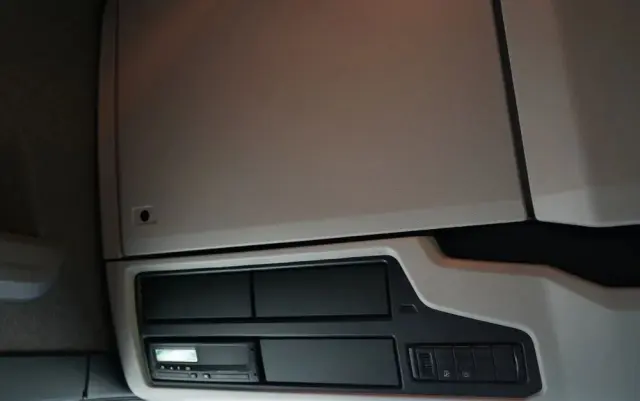 SCANIA R 650 / V8 / 6x4 / HYDRAULIKA /  DMC: 100.000 KG / I-PARK COOL / 3 OSIOWY CIĄGNIK SIODŁOWY / OPONY 100% 