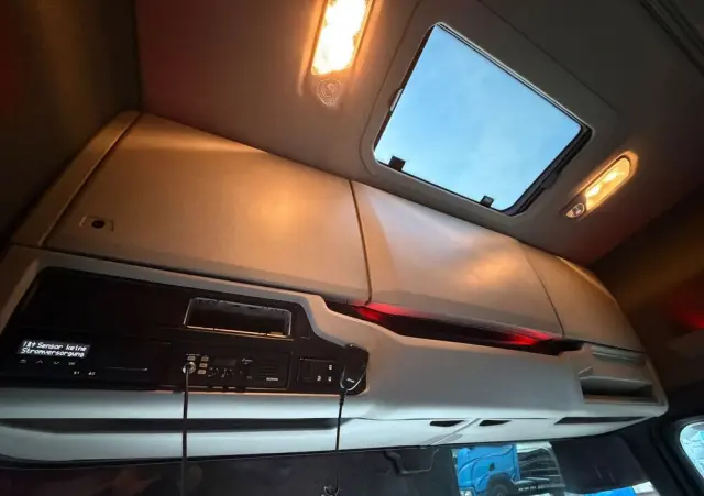 SCANIA 580s Scania z Niemiec ASO kontrakt serwisowy idealny stan v8 4x2 