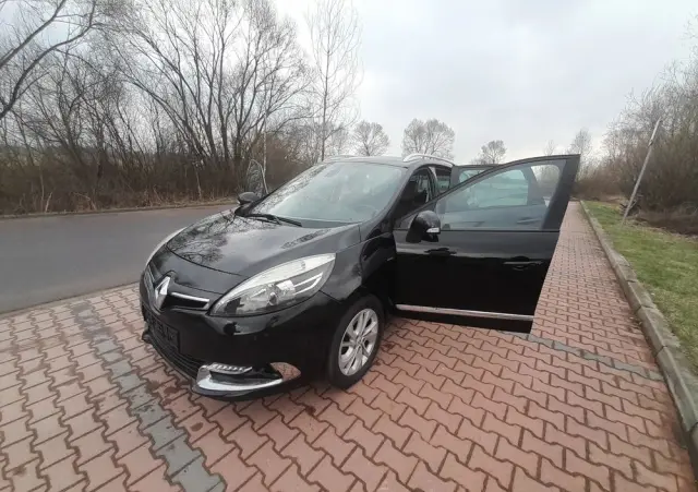 RENAULT Grand Scenic DCi 110 EDC Bose Edition