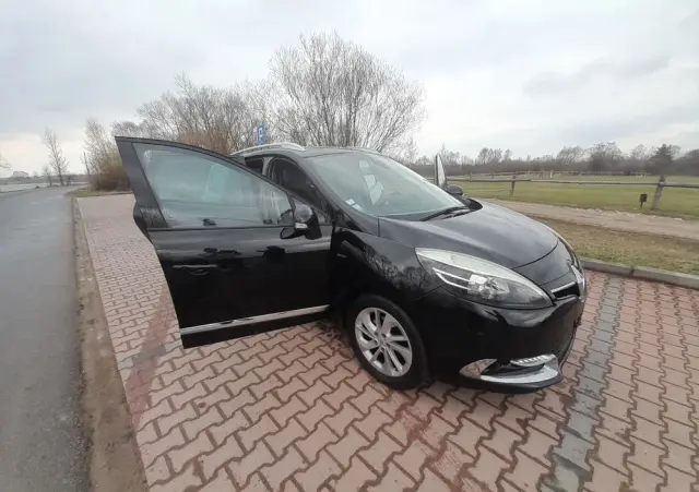 RENAULT Grand Scenic DCi 110 EDC Bose Edition