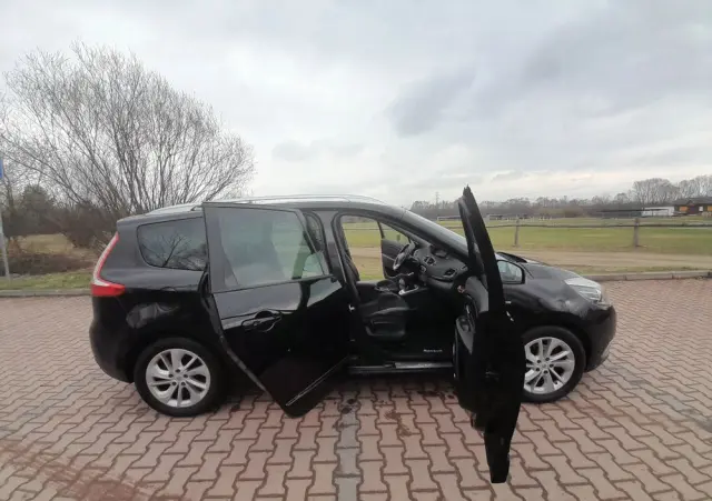 RENAULT Grand Scenic DCi 110 EDC Bose Edition