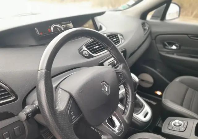 RENAULT Grand Scenic DCi 110 EDC Bose Edition