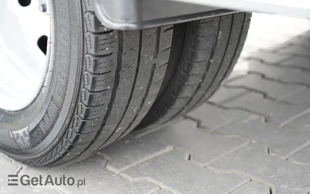 IVECO DAILY 35-180 / KONTENER / AUTOMAT HI-MATIC  / BLIŹNIAK / 2022 / SPROWADZONY 