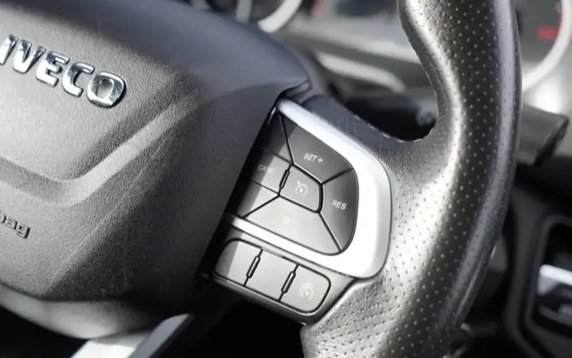 IVECO DAILY 35-180 / KONTENER / AUTOMAT HI-MATIC  / BLIŹNIAK / 2022 / SPROWADZONY 