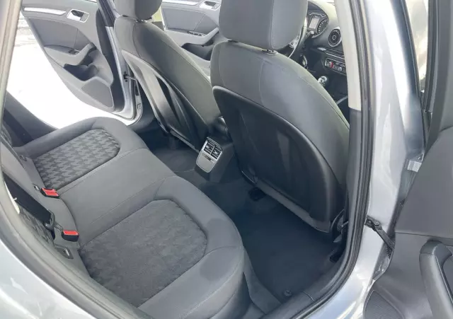 AUDI A3 1.6 TDI clean diesel Attraction S tronic