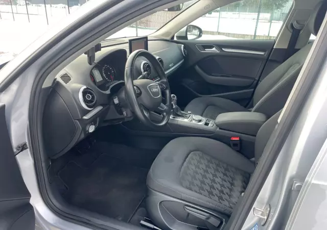 AUDI A3 1.6 TDI clean diesel Attraction S tronic