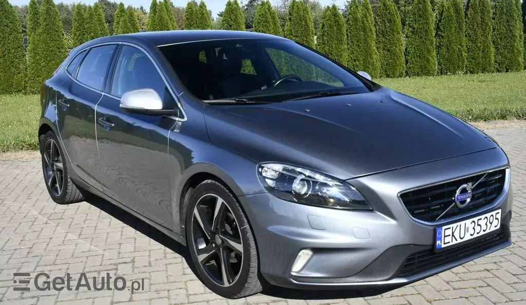 VOLVO V40 