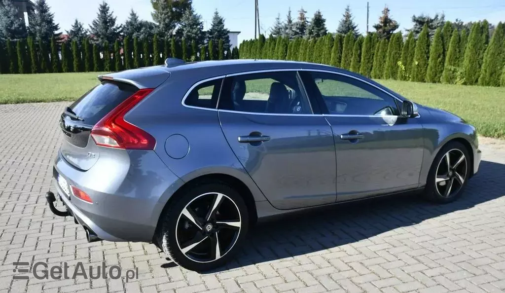VOLVO V40 