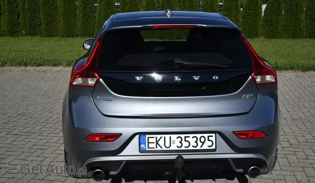 VOLVO V40 