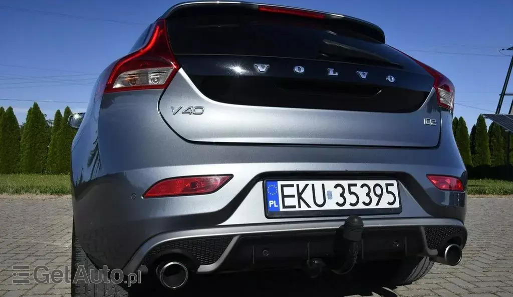 VOLVO V40 