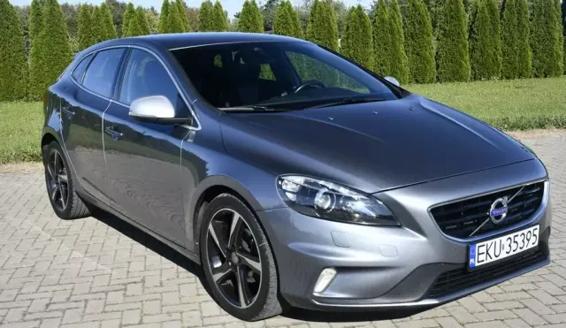 VOLVO V40 
