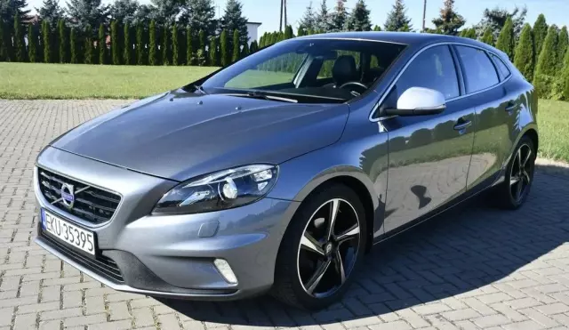 VOLVO V40 