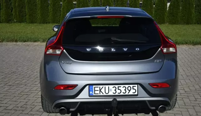 VOLVO V40 