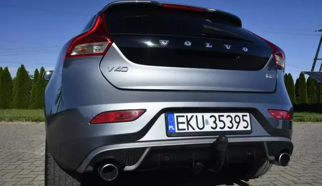 VOLVO V40 