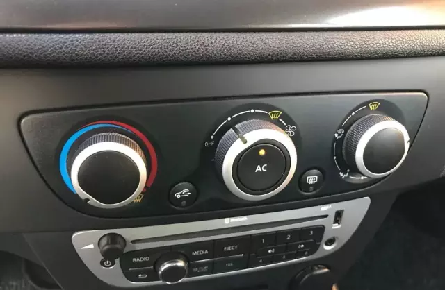 RENAULT Megane 