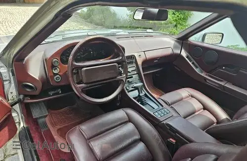 PORSCHE 928 