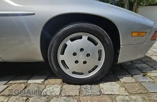 PORSCHE 928 