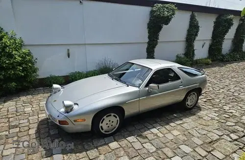 PORSCHE 928 
