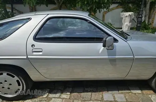 PORSCHE 928 