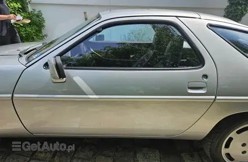 PORSCHE 928 