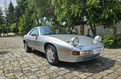 PORSCHE 928 