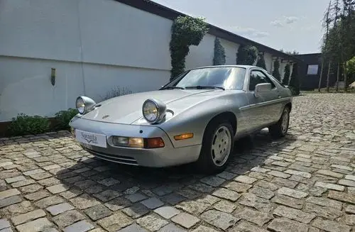 PORSCHE 928 