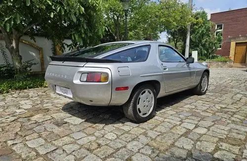 PORSCHE 928 