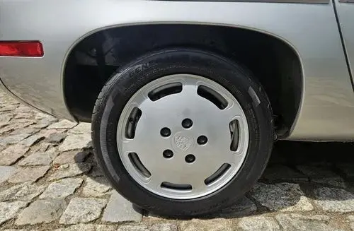 PORSCHE 928 